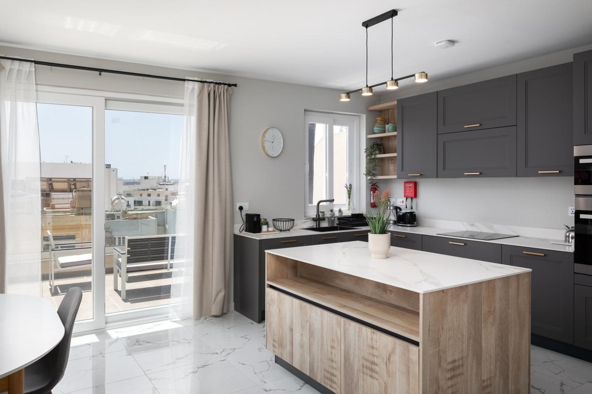 Modern 2Br Cosy Apartment With Large Terrace - Close To Manoel Island & Tigne Shopping Mall Sliema Dış mekan fotoğraf